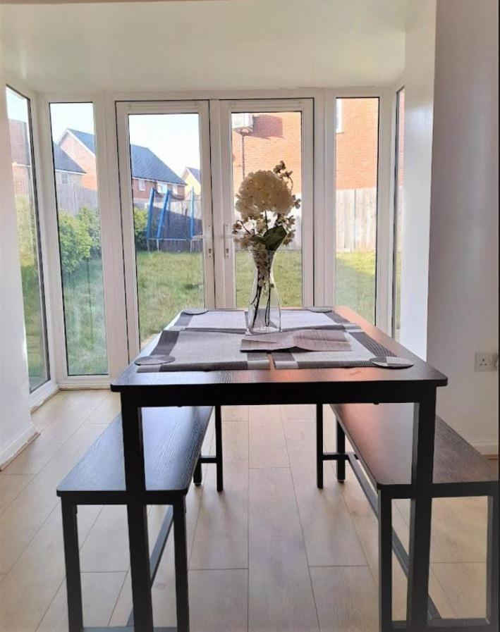 Beautiful 4 Bedroom Treasure Home Hemel Hempstead Extérieur photo