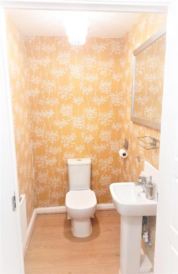 Beautiful 4 Bedroom Treasure Home Hemel Hempstead Extérieur photo