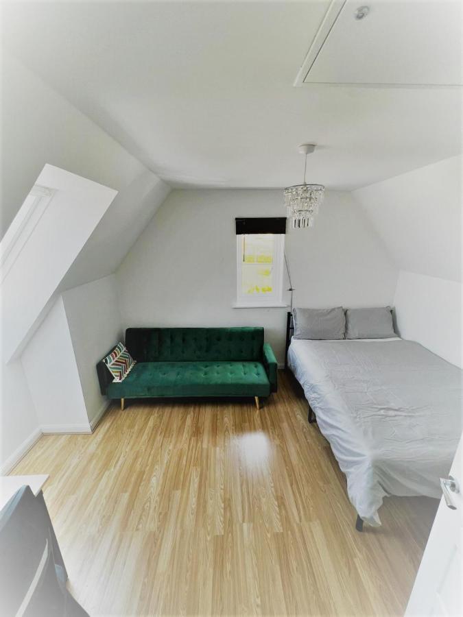 Beautiful 4 Bedroom Treasure Home Hemel Hempstead Extérieur photo