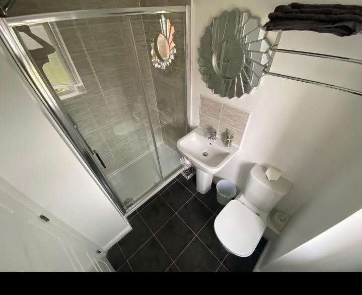 Beautiful 4 Bedroom Treasure Home Hemel Hempstead Extérieur photo