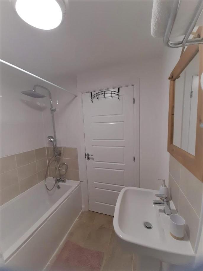 Beautiful 4 Bedroom Treasure Home Hemel Hempstead Extérieur photo