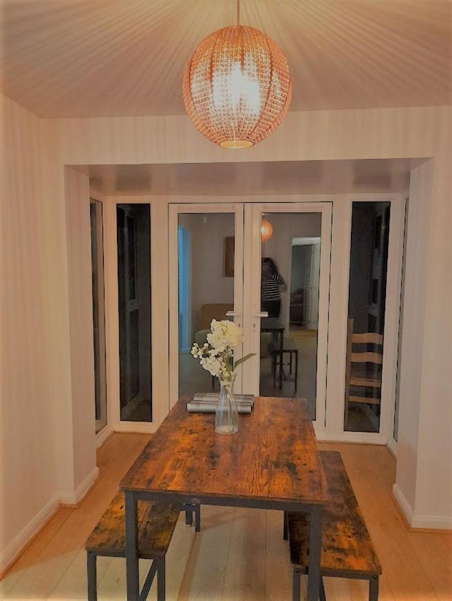 Beautiful 4 Bedroom Treasure Home Hemel Hempstead Extérieur photo