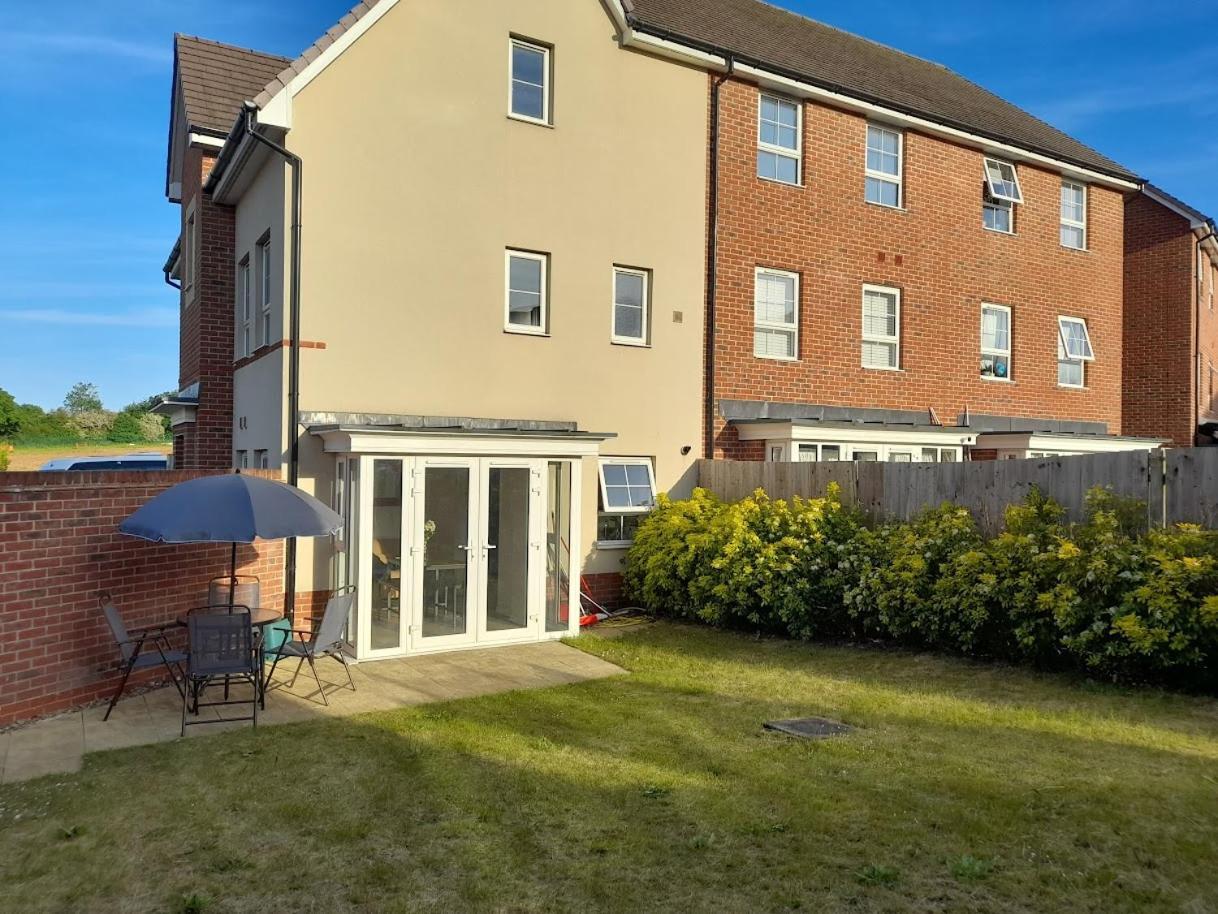 Beautiful 4 Bedroom Treasure Home Hemel Hempstead Extérieur photo